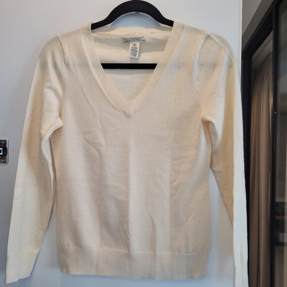 Creamy Merino Wool V-neck sweater - Picture 1 of 5